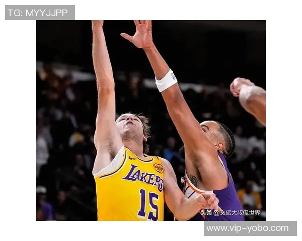 布克下半场狂砍23分揭秘：脱掉紧身防护短裤后活动自如